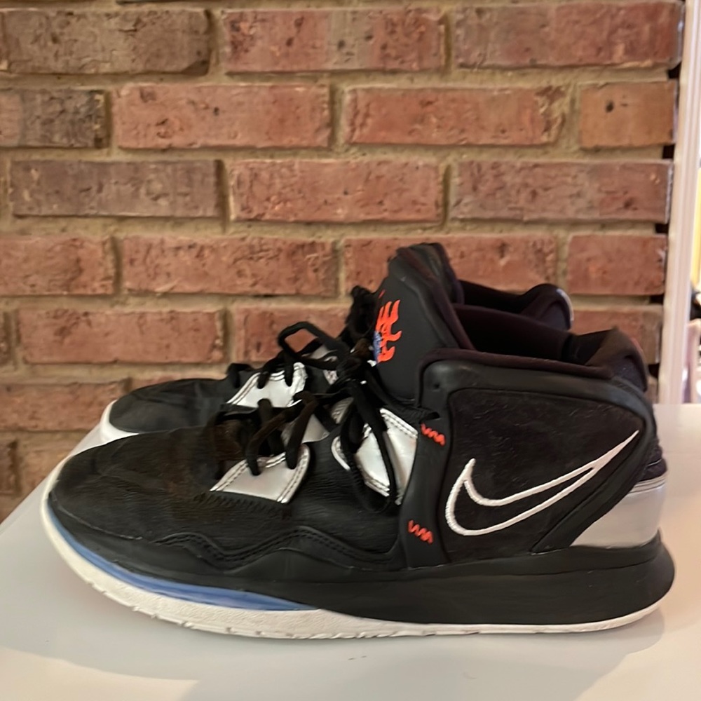 Nike Kyrie Infinity Basketball/Volleyball Shoes M9/10.5W